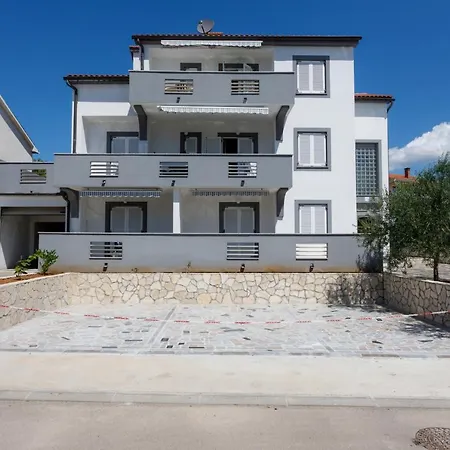 Apartments Lacic Krk Town Exteriér fotografie